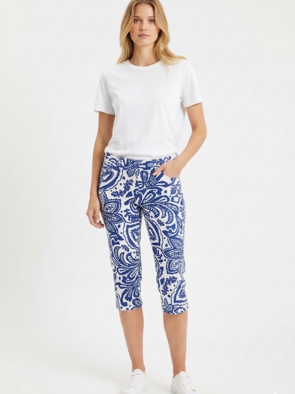 Chico's The Ultimate Fit Smooth Stretch Crop Summer Travel Slimming Pants